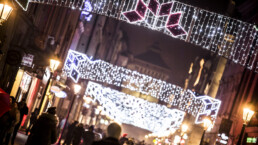 Przywieszki świąteczne w przestrzeni miejskiej